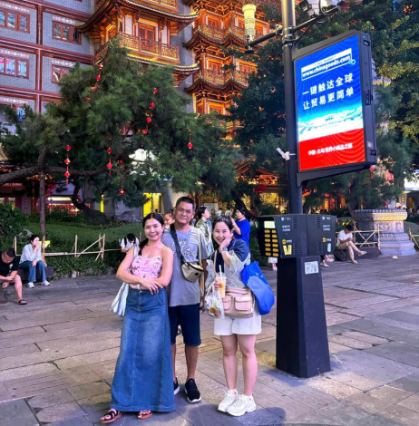 เดินตลาดเสื้อผ้าจีน
